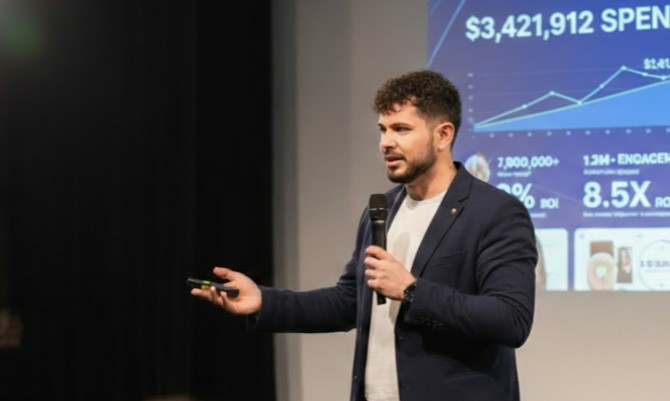 Sebastian Borza presenting Magic Mind results on stage